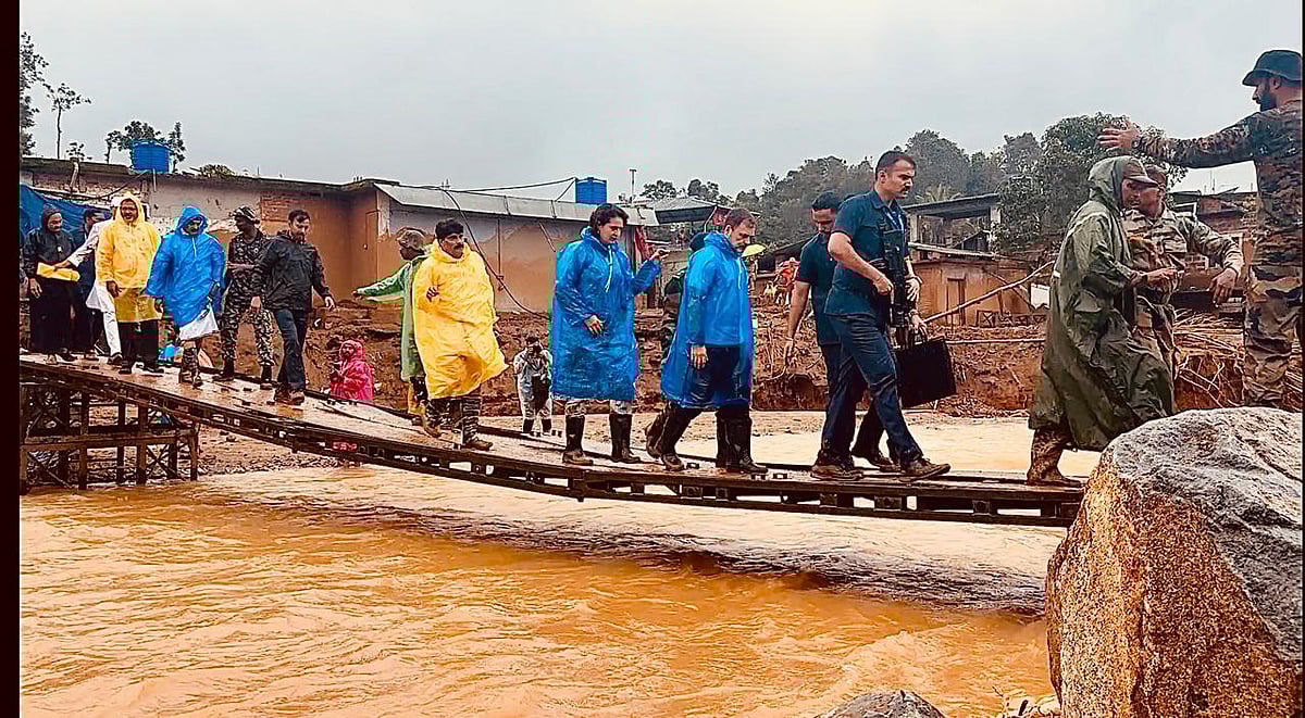 Rahul and Priyanka Gandhi in Kerala's Wayanad, visiting landslides-hit areas, on Thursday, August 1 - X/@INCIndia
